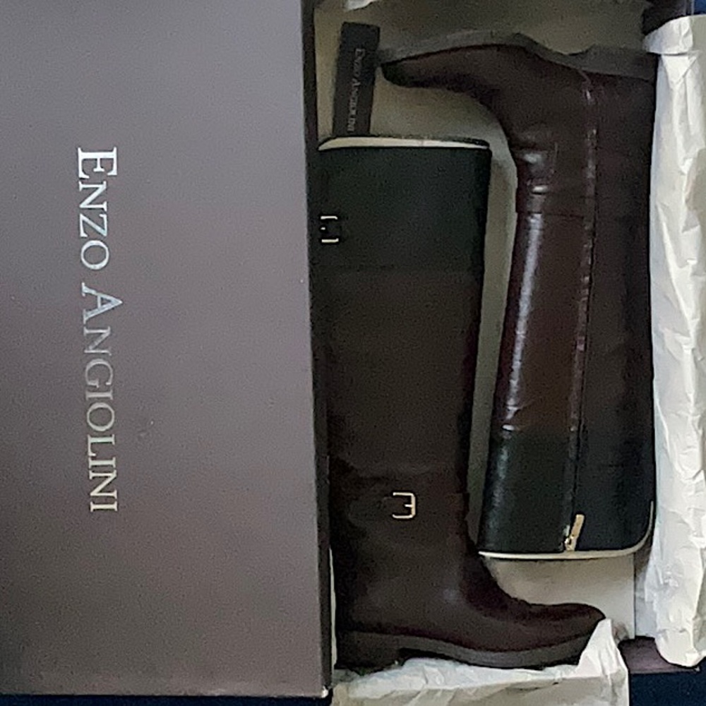 Leather high knee boots, brown black. Size 6M.